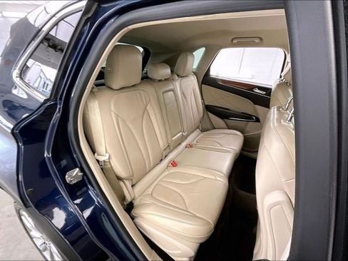 Used 2017 Lincoln MKC Select w/ Select Plus Package AWD/4WD image 18