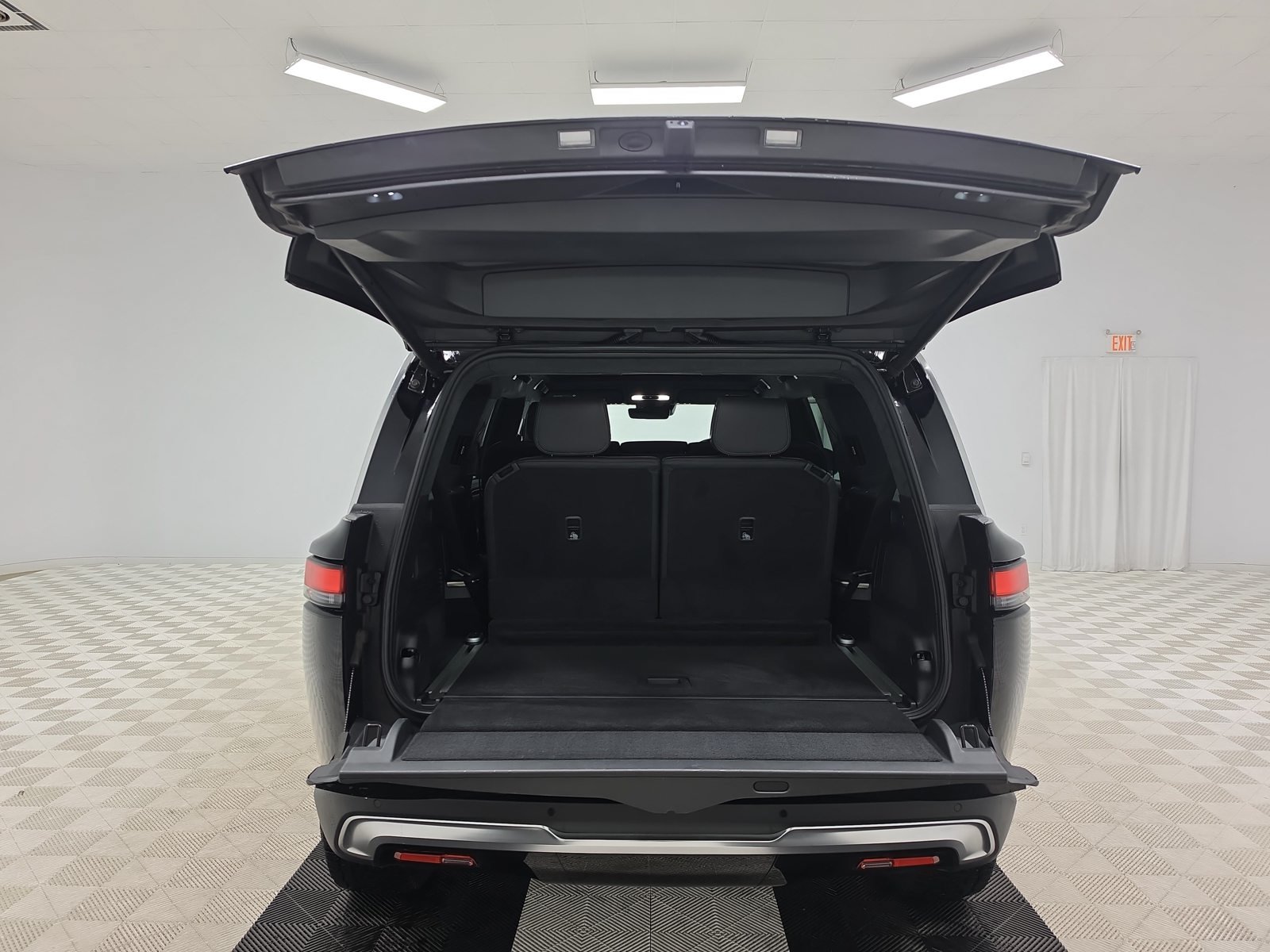 Used 2023 Rivian R1S Adventure Dual AWD/4WD image 15