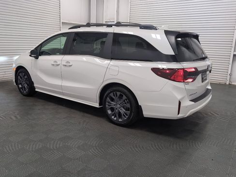 New 2026 Honda Odyssey Touring image 7