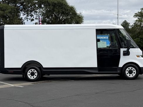 Used 2024 Chevrolet Brightdrop 600 w/ Commercial Equipment Package AWD/4WD image 2