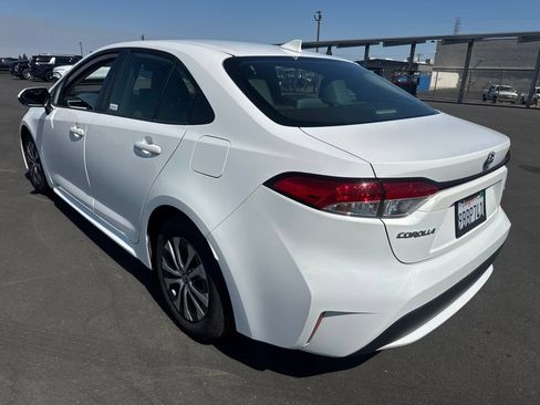 Used 2022 Toyota Corolla LE FWD image 3