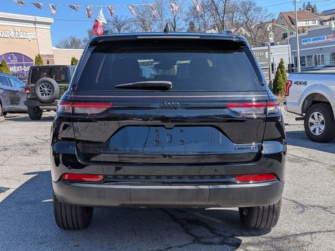 Certified 2023 Jeep Grand Cherokee Limited w/ Black Appearance Package image 7