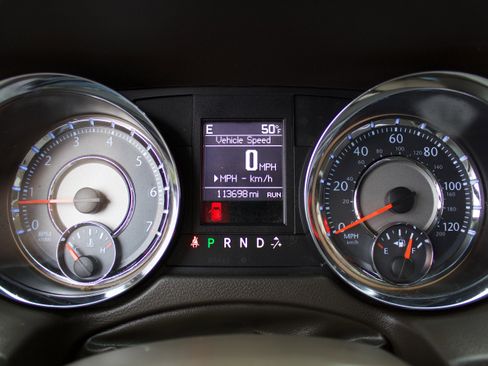 Used 2015 Chrysler Town & Country Touring image 20