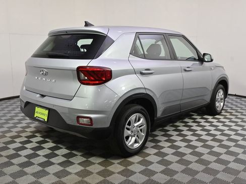 Used 2021 Hyundai Venue SE image 7