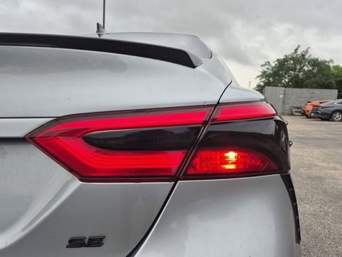 Used 2020 Toyota Camry SE FWD image 12