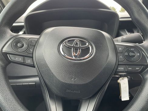 Used 2025 Toyota Corolla LE image 27