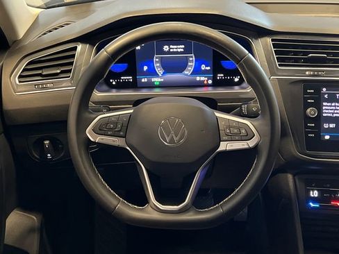 Certified 2022 Volkswagen Tiguan SE FWD image 19