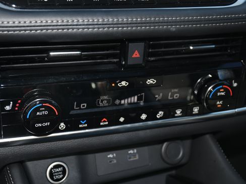 Used 2023 Nissan Rogue SL w/ SL Premium Package image 16