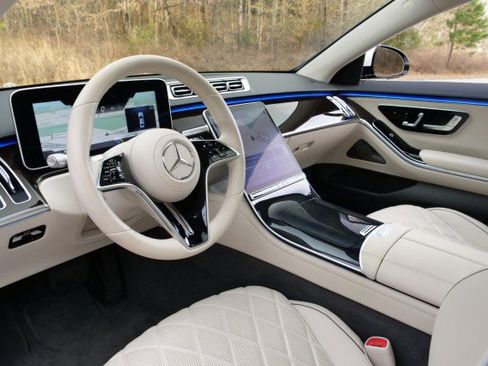 Used 2023 Mercedes-Benz S 580 4MATIC Sedan image 2