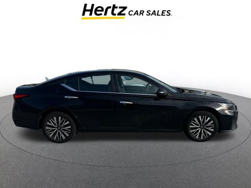 Used 2025 Nissan Altima 2.5 SV image 3