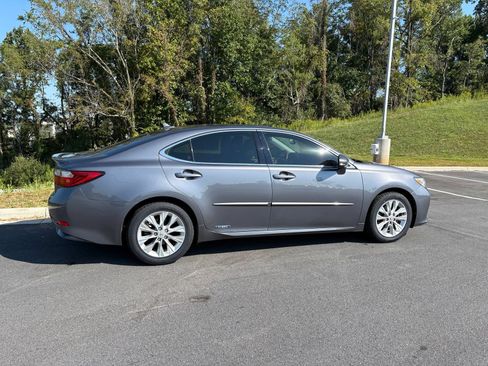 Used 2013 Lexus ES 300h w/ Premium Pkg FWD image 8
