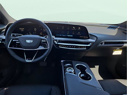 New 2024 Cadillac Lyriq Luxury RWD image 20