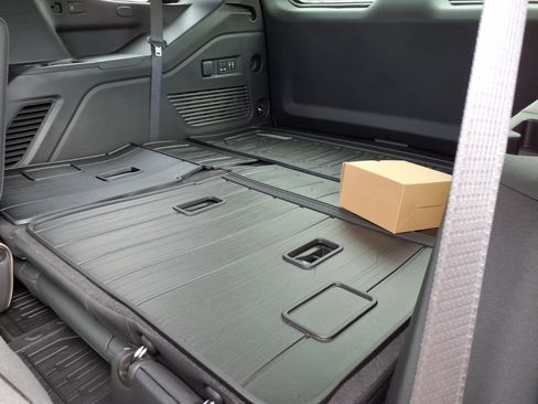 New 2026 GMC Yukon Elevation w/ Elevation Premium Package AWD/4WD image 11