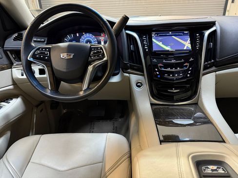 Used 2018 Cadillac Escalade Luxury image 49