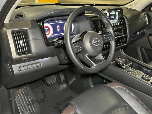 Used 2023 Nissan Pathfinder Platinum image 17