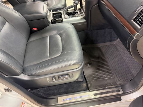 Used 2016 Toyota Land Cruiser AWD/4WD image 30