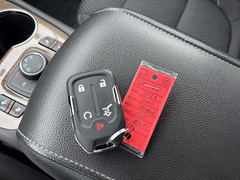 Used 2023 GMC Acadia SLE w/ Driver Convenience Package image 32