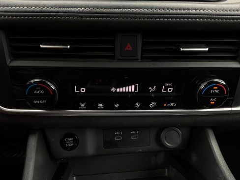 Used 2025 Nissan Rogue SV FWD image 27