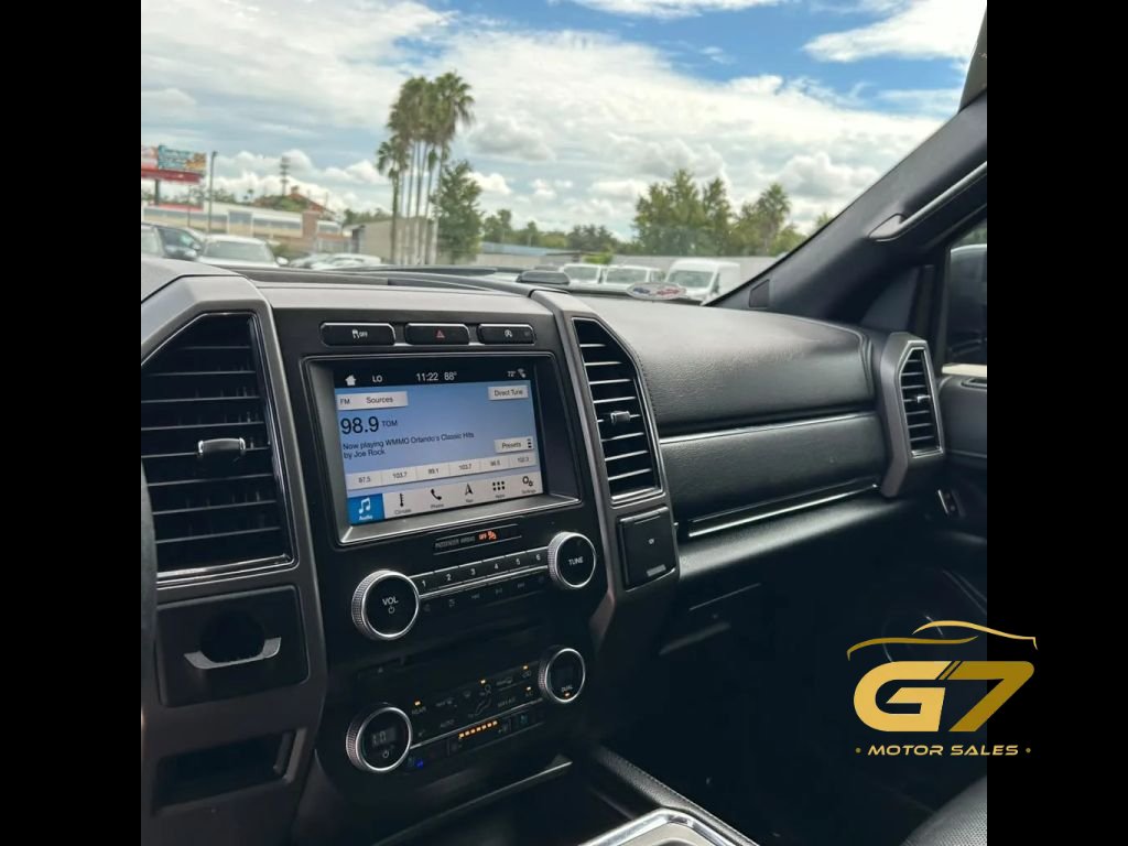 Used 2018 Ford Expedition XLT w/ Equipment Group 202A RWD image 28