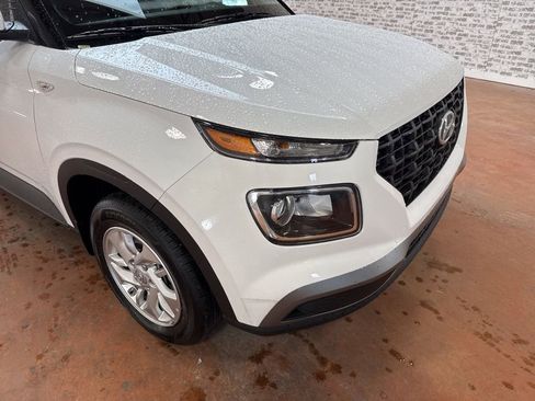 Used 2025 Hyundai Venue SE image 9