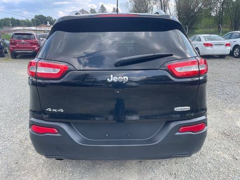 Used 2017 Jeep Cherokee Latitude AWD/4WD image 6