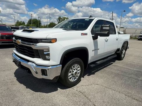 Used 2025 Chevrolet Silverado 2500 LT w/ Convenience Package AWD/4WD image 4