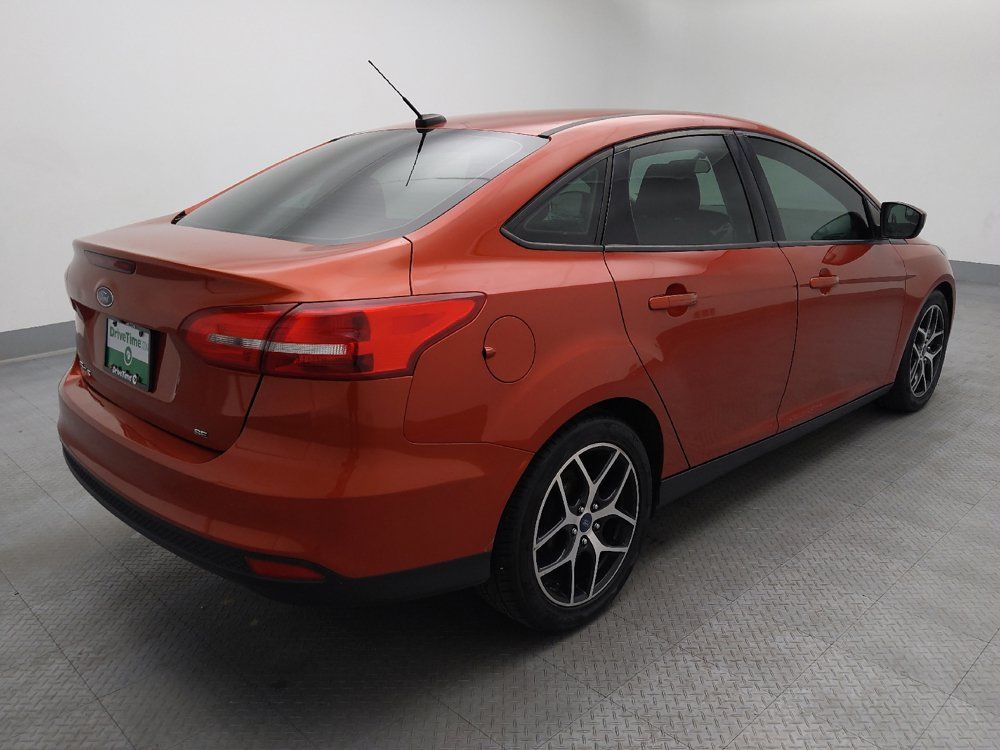 Used 2018 Ford Focus SE w/ SE Appearance Package FWD image 9