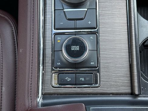 Used 2024 Ford Expedition Limited image 27