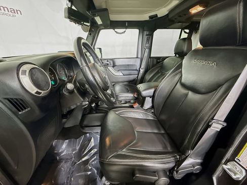 Used 2017 Jeep Wrangler Unlimited Sahara w/ Mopar Chrome Edition Group AWD/4WD image 19