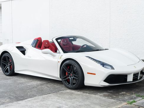 Used 2018 Ferrari 488 Spider RWD image 9