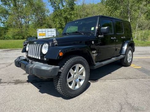 Used 2016 Jeep Wrangler Unlimited Sahara w/ Connectivity Group AWD/4WD image 4