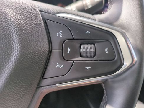Used 2025 Chevrolet Trax LT w/ LT Convenience Package FWD image 21