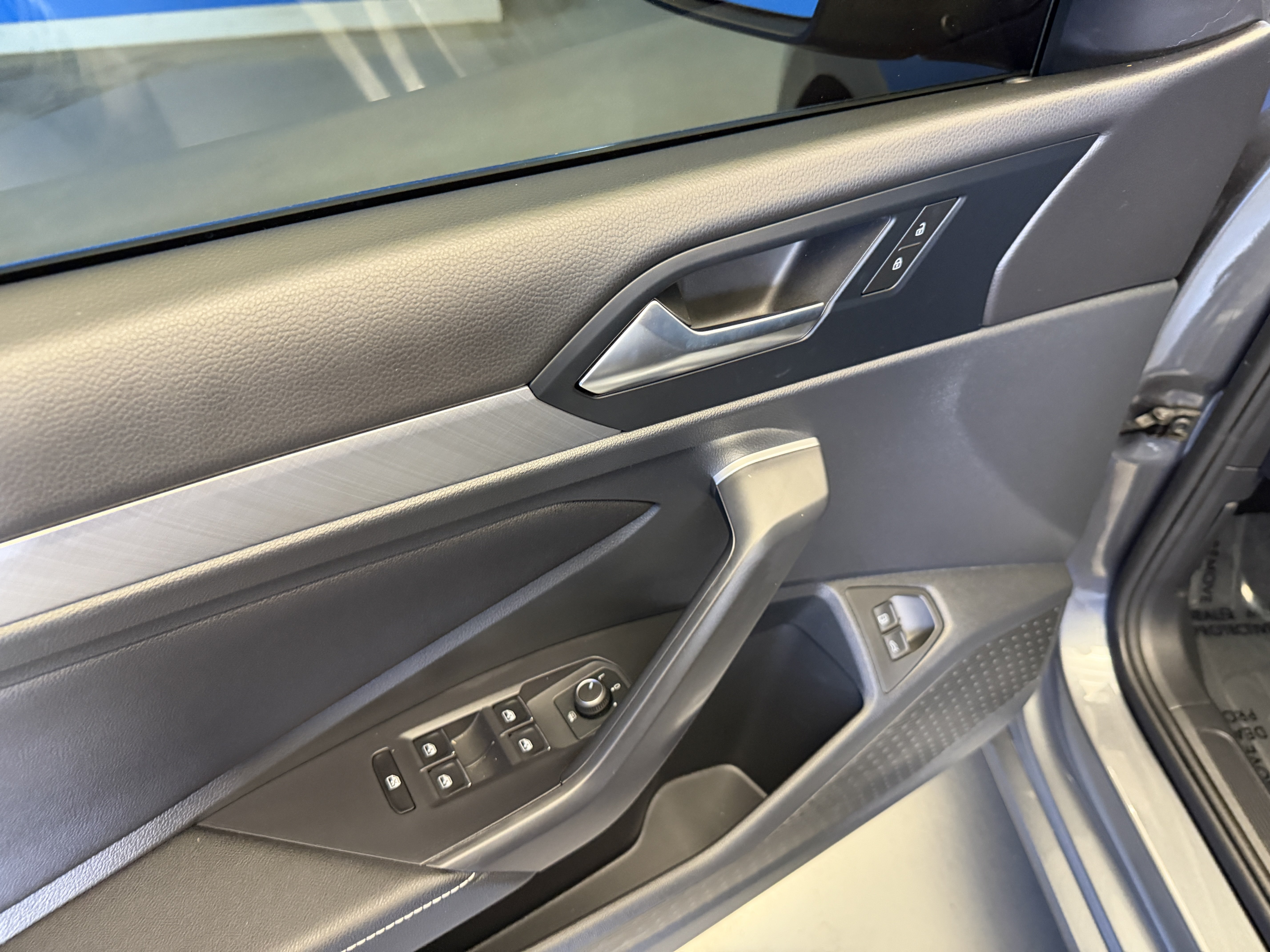 Used 2024 Volkswagen Jetta SE w/ Panoramic Sunroof Package FWD image 10