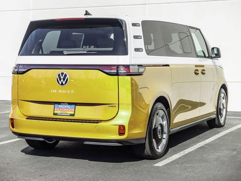 New 2025 Volkswagen ID. Buzz Pro S Plus image 4