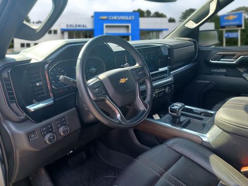 Used 2023 Chevrolet Silverado 1500 High Country w/ High Country Premium Package AWD/4WD image 8