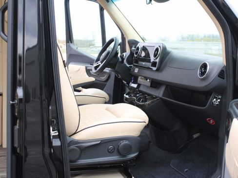 Used 2023 Mercedes-Benz Sprinter 3500 image 17