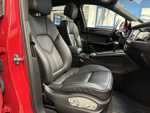 Used 2022 Porsche Macan image 46