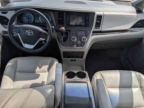 Used 2017 Toyota Sienna XLE AWD/4WD image 10