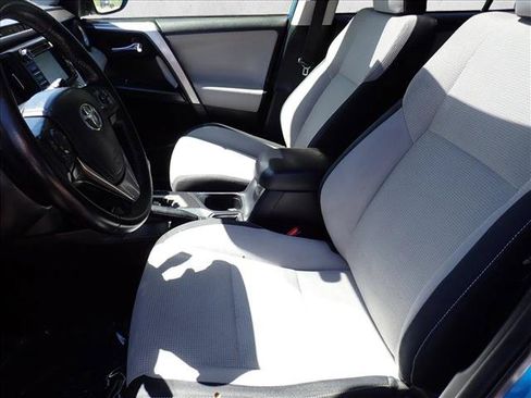 Used 2017 Toyota RAV4 XLE FWD image 12