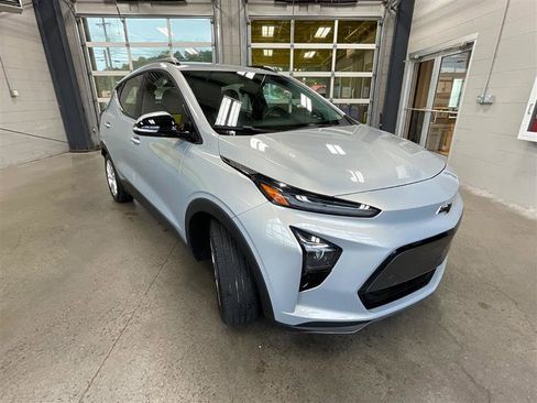 Used 2023 Chevrolet Bolt EUV LT w/ Driver Confidence Package FWD image 7