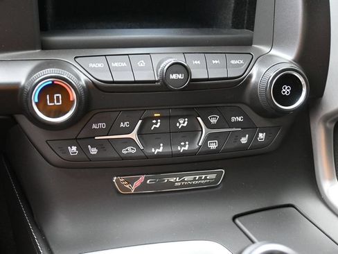 Used 2018 Chevrolet Corvette Stingray Coupe RWD image 18