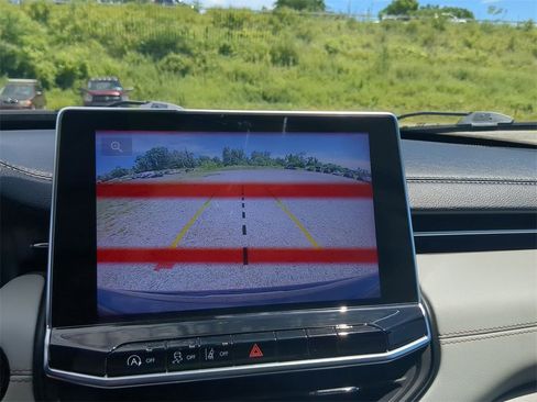 Used 2022 Jeep Compass Limited image 22