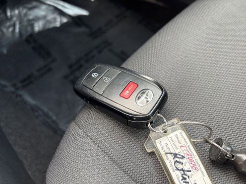 Used 2025 Toyota Corolla Cross LE image 22