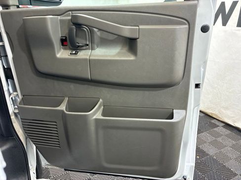 Used 2024 GMC Savana 2500 w/ Driver Convenience Package RWD image 10