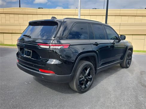 Used 2024 Jeep Grand Cherokee Limited w/ Luxury Tech Group II image 3