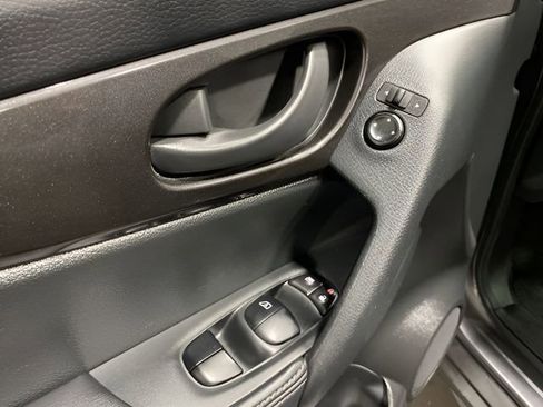 Used 2020 Nissan Rogue S AWD/4WD image 10