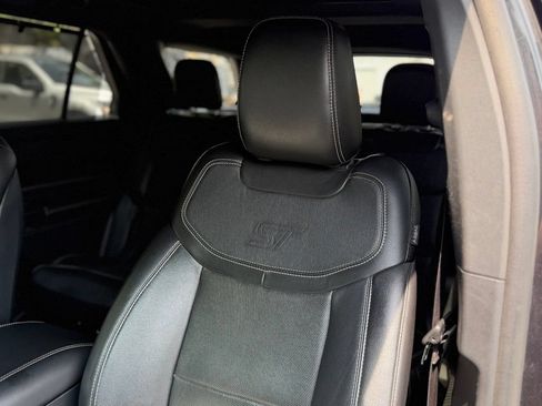 Used 2020 Ford Explorer ST w/ Premium Technology Package AWD/4WD image 8
