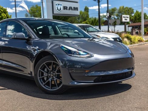 Used 2022 Tesla Model 3 RWD image 3