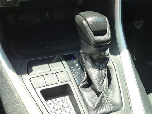 Used 2020 Toyota RAV4 XLE FWD image 11