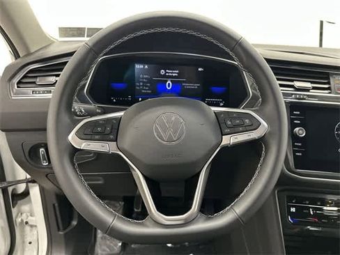 Certified 2022 Volkswagen Tiguan SE image 7